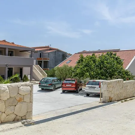 Antikar Apartment *