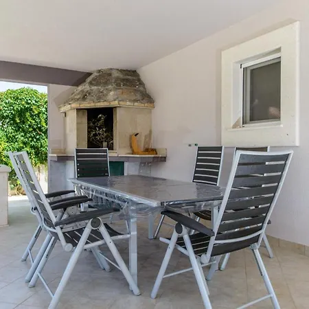 Antikar Apartment *