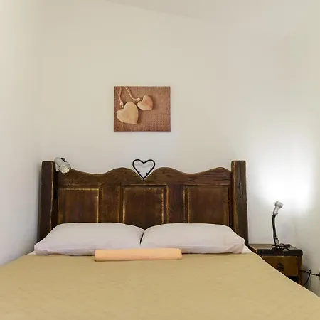 Antikar Apartment *