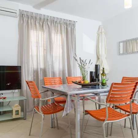 Antikar Apartment