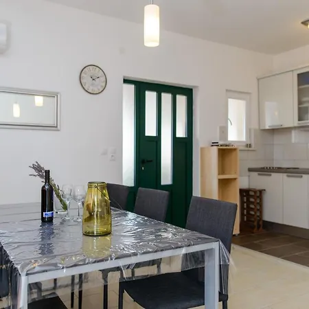 Antikar Apartment
